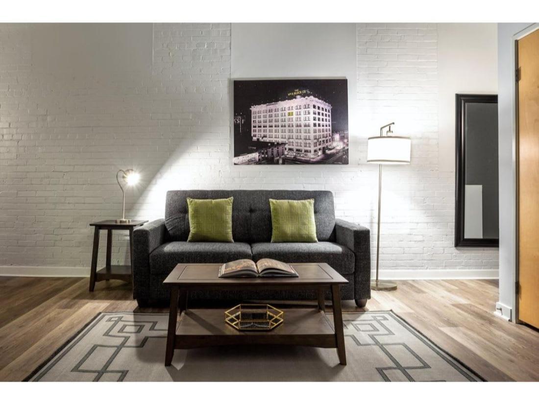 2Br 2Ba In The Block By Cozysuites! Indianapolis Bagian luar foto