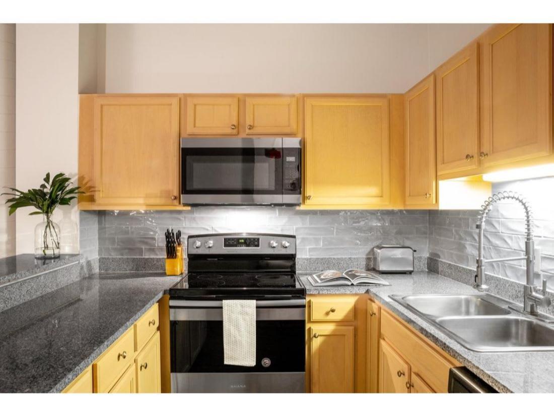 2Br 2Ba In The Block By Cozysuites! Indianapolis Bagian luar foto